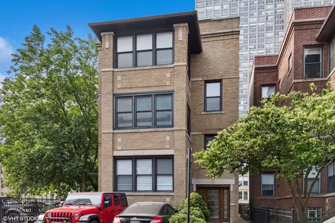 645 W Bittersweet Pl #1, Chicago, IL 60613