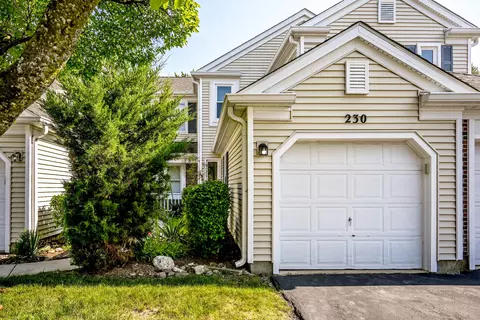 230 University Ln, Elk Grove Village, IL 60007