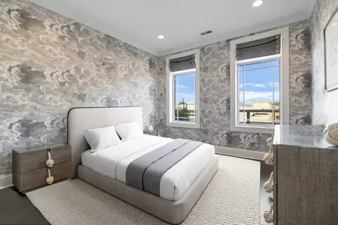 Bedroom - 1634 W Surf St, Chicago, IL 60657 photo 6 of 10