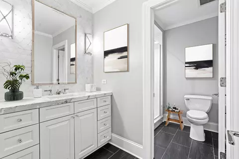 Bath - 1634 W Surf St, Chicago, IL 60657 photo 9 of 10