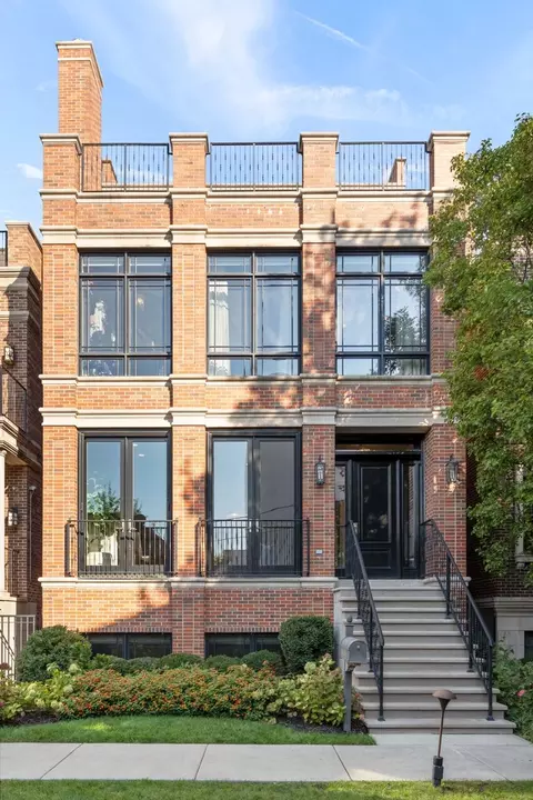 Exterior - 1634 W Surf St, Chicago, IL 60657 photo 2 of 11