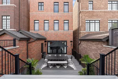 Exterior - 1634 W Surf St, Chicago, IL 60657 photo 5 of 11