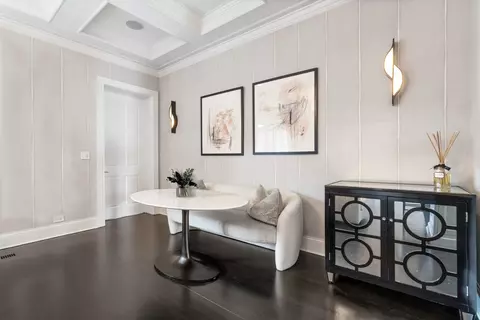Entry Way - 1634 W Surf St, Chicago, IL 60657 photo 4 of 4