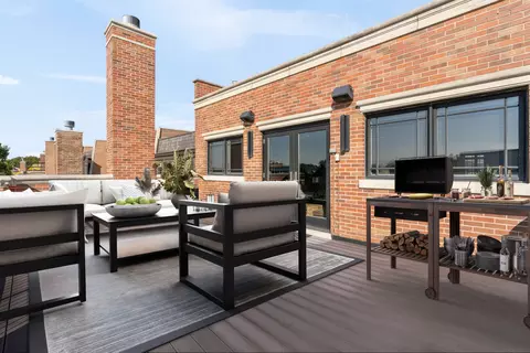 Exterior - 1634 W Surf St, Chicago, IL 60657 photo 9 of 11