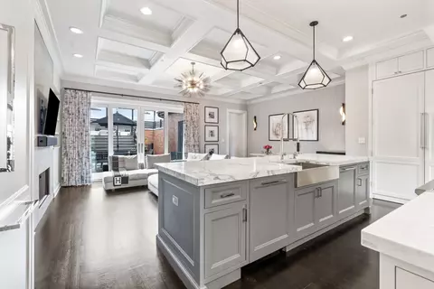 Kitchen - 1634 W Surf St, Chicago, IL 60657 photo 3 of 5