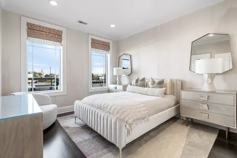 Bedroom - 1634 W Surf St, Chicago, IL 60657 photo 4 of 10