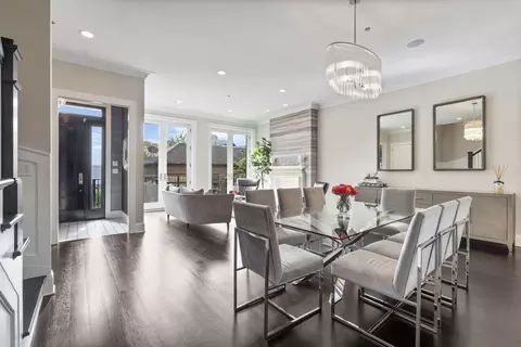 Dining - 1634 W Surf St, Chicago, IL 60657 photo 3 of 5