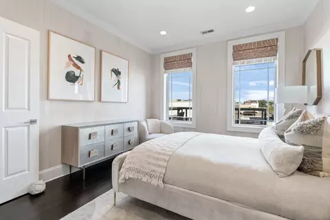 Bedroom - 1634 W Surf St, Chicago, IL 60657 photo 5 of 10