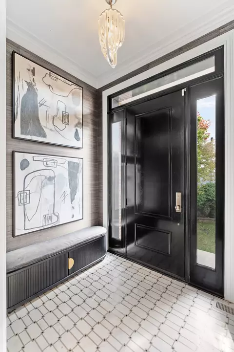 Entry Way - 1634 W Surf St, Chicago, IL 60657 photo 2 of 4