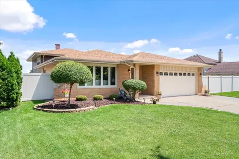 8124 Nottingham Rd, Tinley Park, IL 60477