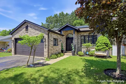 2812 Jethro Ct, Zion, IL 60099