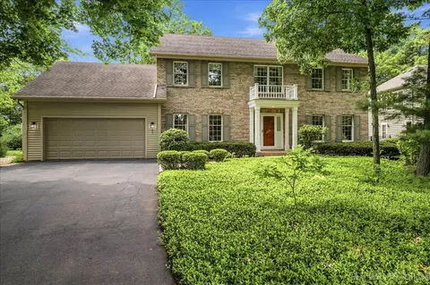 501 Pin Oak Ct, Saint Charles, IL 60174