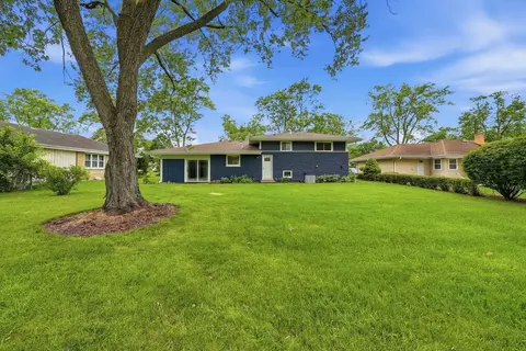 Exterior - 1430 Emmerson Ln, Mount Prospect, IL 60056 photo 4 of 5