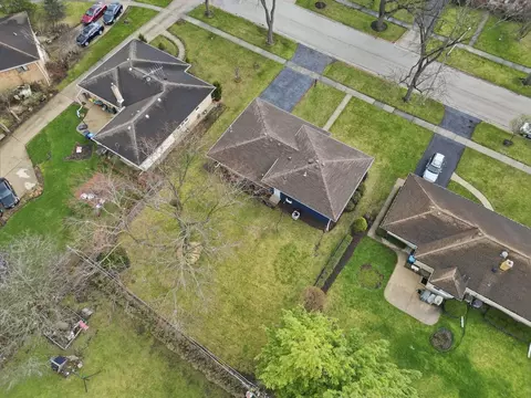 View/Area - 1430 Emmerson Ln, Mount Prospect, IL 60056 photo 2 of 5