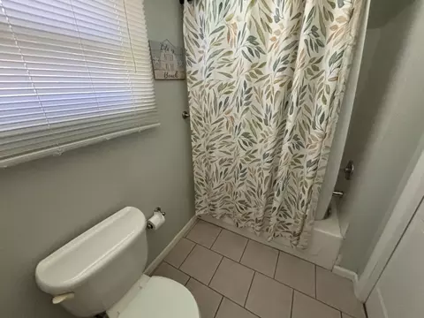 Bath - 16379 Ebson Rd, Fulton, IL 61252 photo 1 of 2