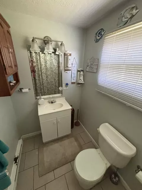 Bath - 16379 Ebson Rd, Fulton, IL 61252 photo 2 of 2