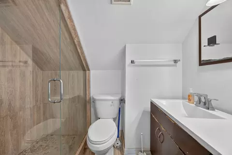 Bath - 5912 Prospect Ave, Berkeley, IL 60163 photo 2 of 3