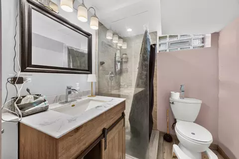 Bath - 5912 Prospect Ave, Berkeley, IL 60163 photo 3 of 3