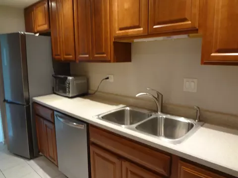 Kitchen - 825 Pearson Ave #5D, Des Plaines, IL 60016 photo 3 of 4
