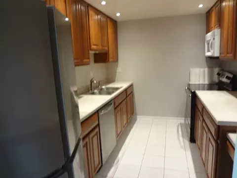Kitchen - 825 Pearson Ave #5D, Des Plaines, IL 60016 photo 1 of 4