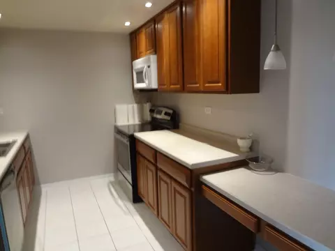 Kitchen - 825 Pearson Ave #5D, Des Plaines, IL 60016 photo 2 of 4