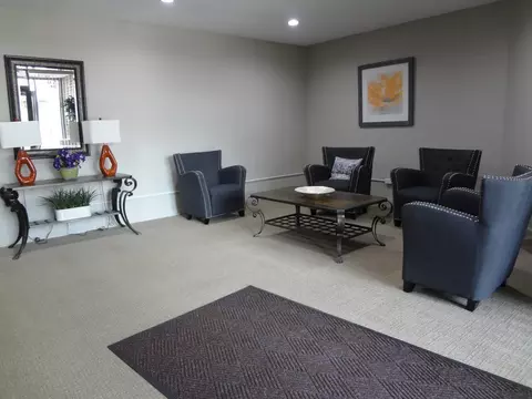 Living - 825 Pearson Ave #5D, Des Plaines, IL 60016 photo 1 of 5