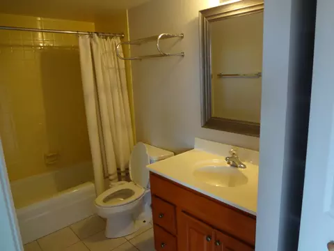 Bath - 825 Pearson Ave #5D, Des Plaines, IL 60016 photo 2 of 2