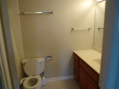 Bath - 825 Pearson Ave #5D, Des Plaines, IL 60016 photo 1 of 2