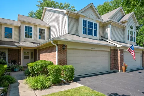 30 W023 Laurel Ct, Warrenville, IL 60555
