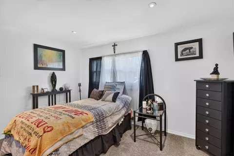 Bedroom - 940 E Main St, Ottawa, IL 61350 photo 2 of 6
