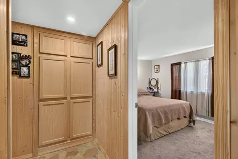 Entry Way - 940 E Main St, Ottawa, IL 61350 photo 2 of 4