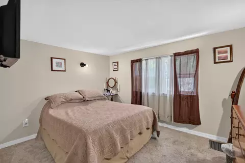 Bedroom - 940 E Main St, Ottawa, IL 61350 photo 5 of 6