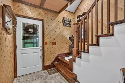 Entry Way - 940 E Main St, Ottawa, IL 61350 photo 4 of 4