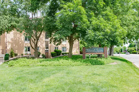 2420 W Talcott Rd #211, Park Ridge, IL 60068