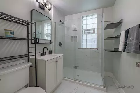 Bath - 7327 S Carpenter St, Chicago, IL 60621 photo 1 of 3