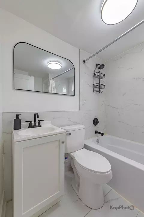 Bath - 7327 S Carpenter St, Chicago, IL 60621 photo 3 of 3