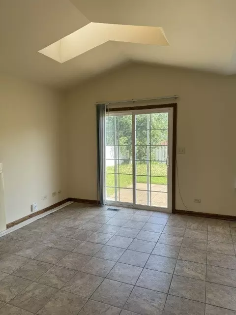 Living - 1260 Trinity Dr, Carol Stream, IL 60188 photo 4 of 4