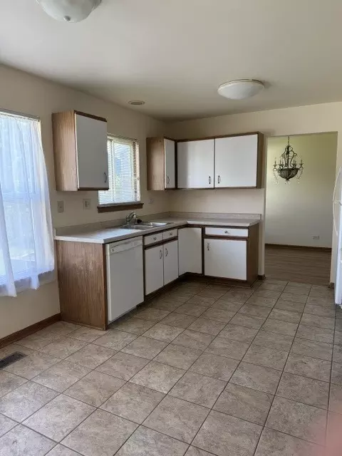 Kitchen - 1260 Trinity Dr, Carol Stream, IL 60188 photo 1 of 3