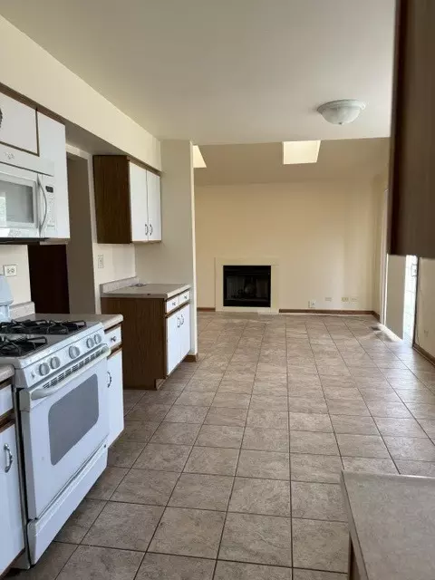 Kitchen - 1260 Trinity Dr, Carol Stream, IL 60188 photo 2 of 3