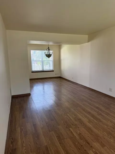 Living - 1260 Trinity Dr, Carol Stream, IL 60188 photo 2 of 4