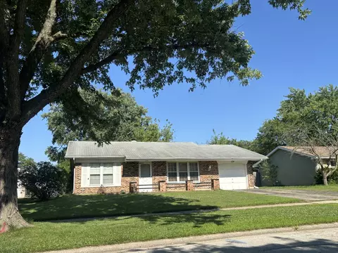 104 Springhill Dr, Bolingbrook, IL 60440