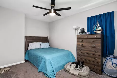 Bedroom - 1815 4th St, Moline, IL 61265 photo 1 of 6