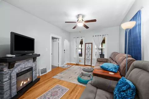 Living - 1815 4th St, Moline, IL 61265 photo 1 of 1