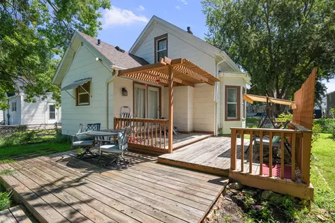 Exterior - 1815 4th St, Moline, IL 61265 photo 5 of 6