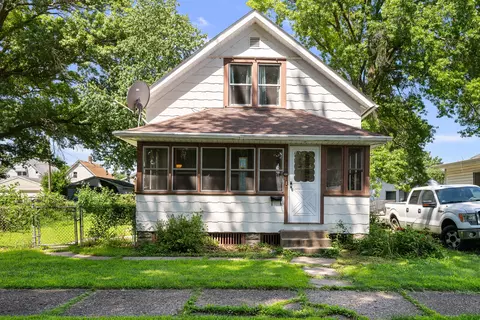Exterior - 1815 4th St, Moline, IL 61265 photo 1 of 6