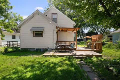 Exterior - 1815 4th St, Moline, IL 61265 photo 4 of 6