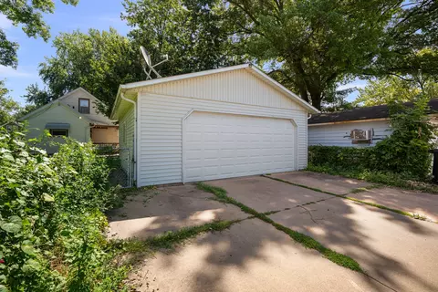 Exterior - 1815 4th St, Moline, IL 61265 photo 3 of 6