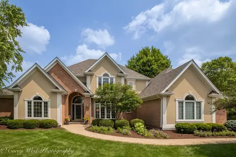4 W N843 W Woods Dr, Saint Charles, IL 60175