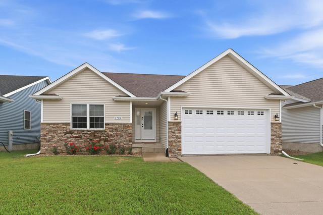 1709 Nicole Ct, Davenport, IA 52807