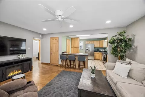 Living - 1527 N Wolf Rd, Berkeley, IL 60163 photo 4 of 5